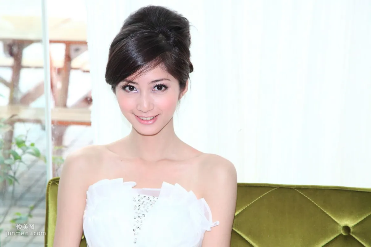 Taiwan Elegant Beauty Emily, Beautiful White Wedding Dress Photo Set photo 41