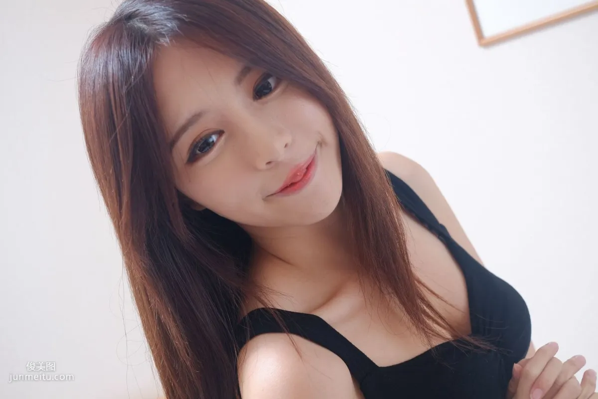 Internet Celebrity and Young Model Zhang Qijun JULIE Sweet Straps Goddess Photo Set photo 2
