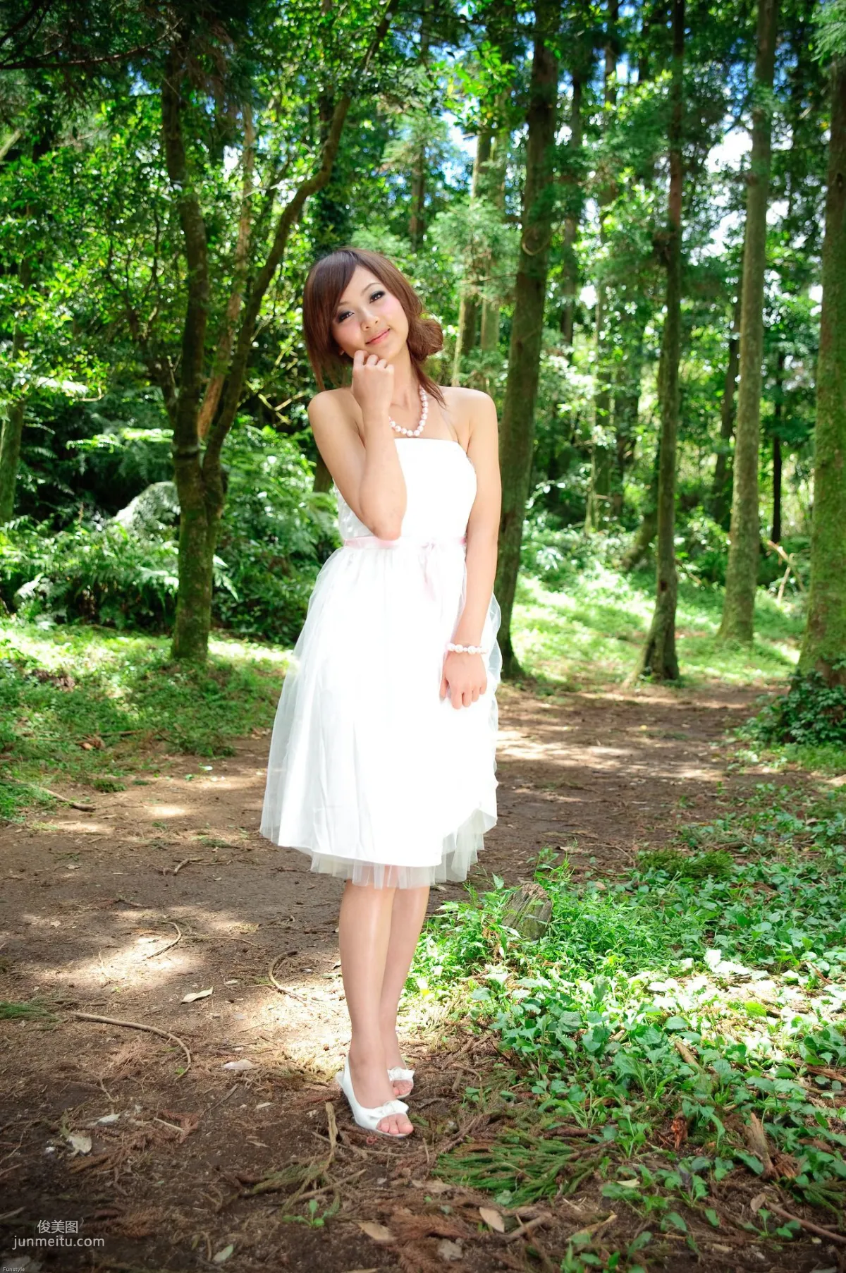 Guo Zi MM/Mikako White Waltz + Black Obsession Outdoor Photo Set photo 50