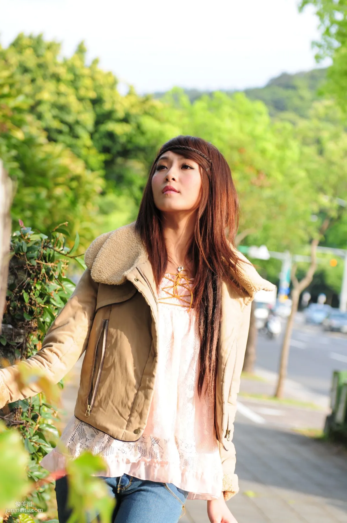 Winnie Xiaoxue / Zhuang Wenni, Tight Jeans Series Outdoor Shoot Photo Set photo 27