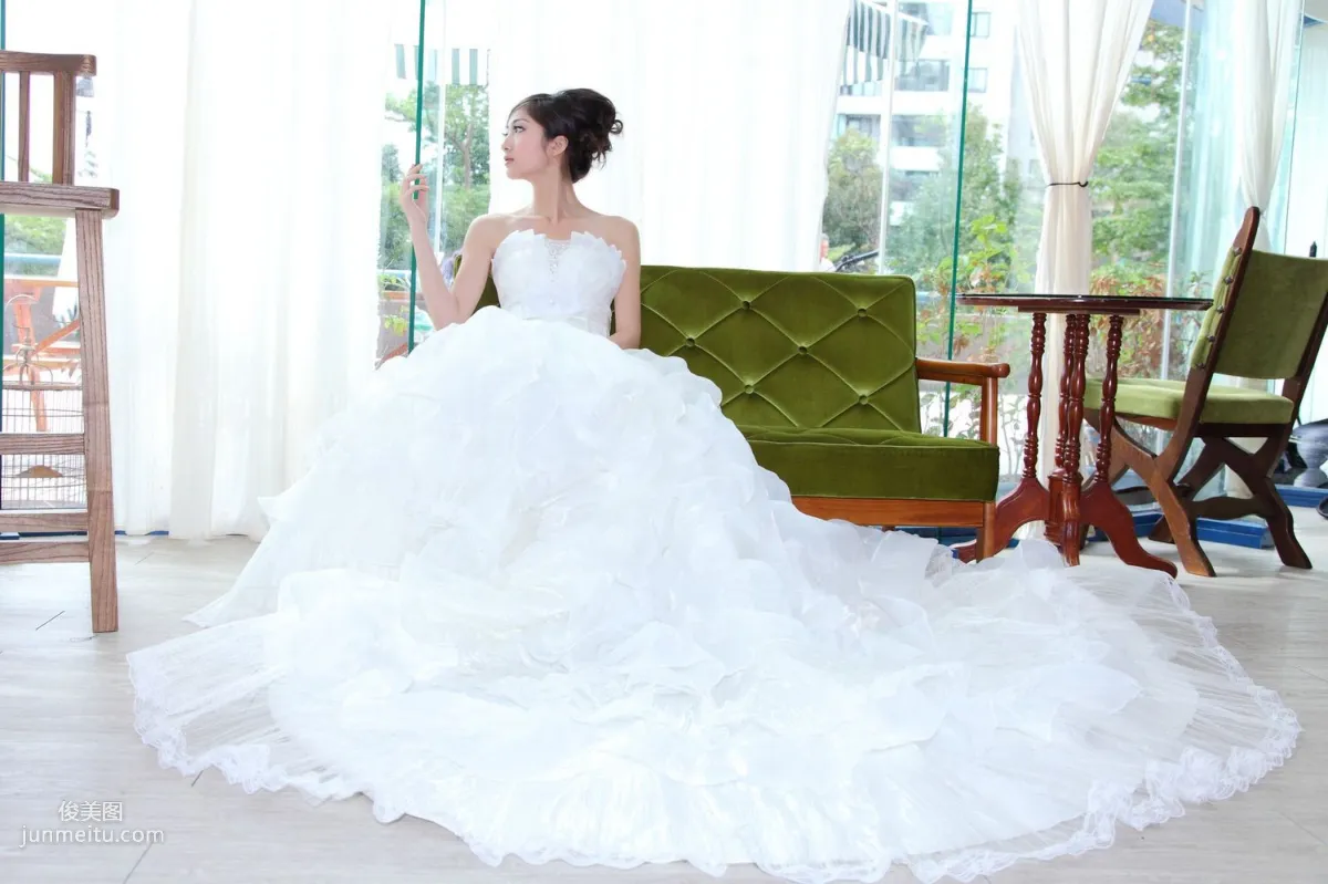 Taiwan Elegant Beauty Emily, Beautiful White Wedding Dress Photo Set photo 34