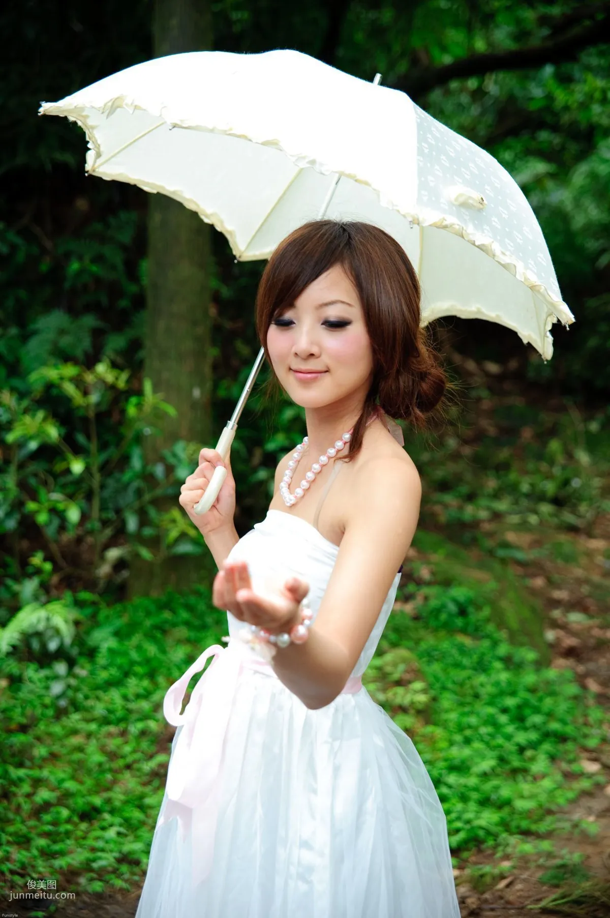 Guo Zi MM/Mikako White Waltz + Black Obsession Outdoor Photo Set photo 20