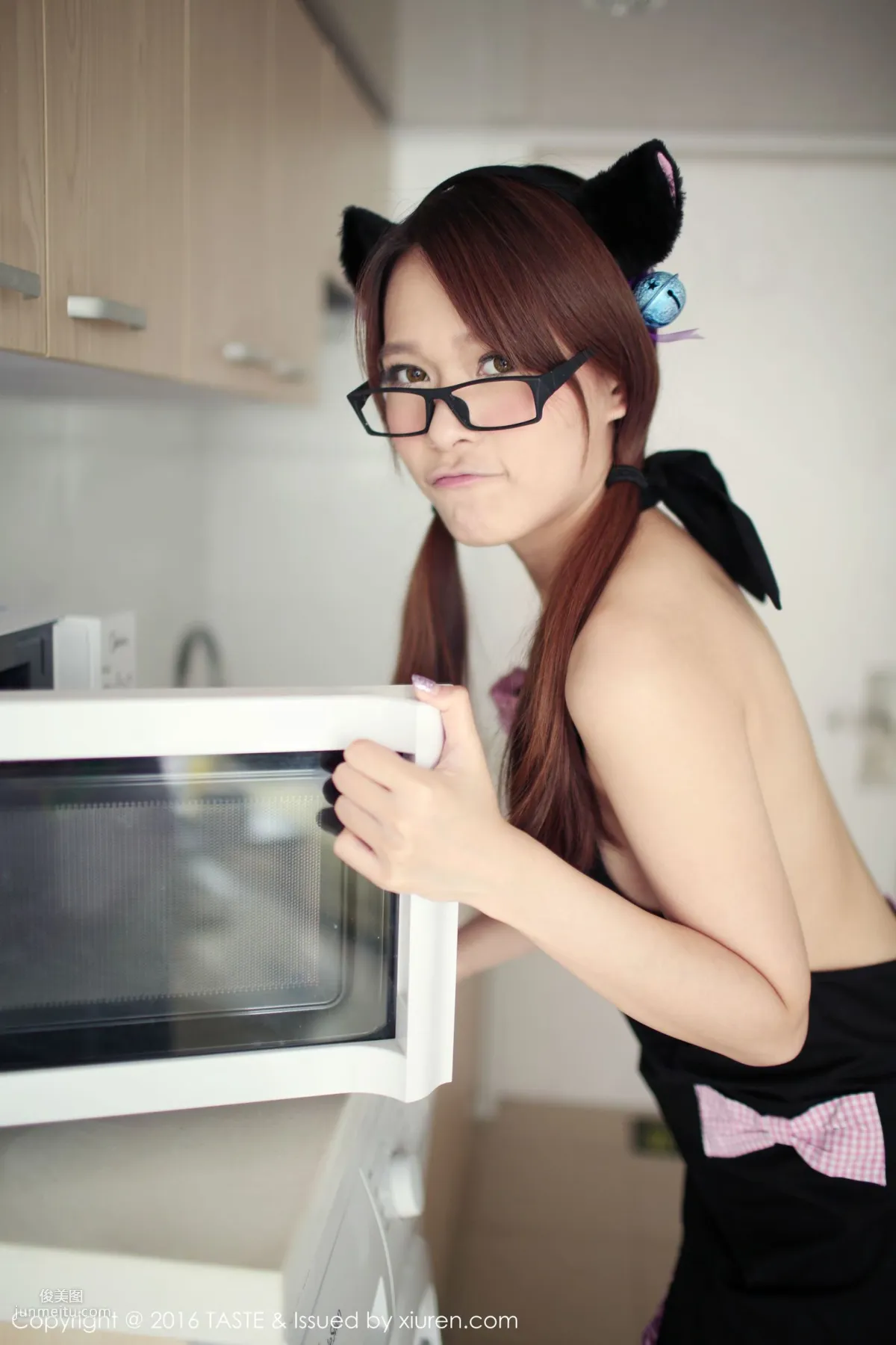 Carol Jiang, Cat-Ear Girl Kitchen Show + School Swimsuit Series [Wanwei Life] Vol.005 Photo Set photo 6