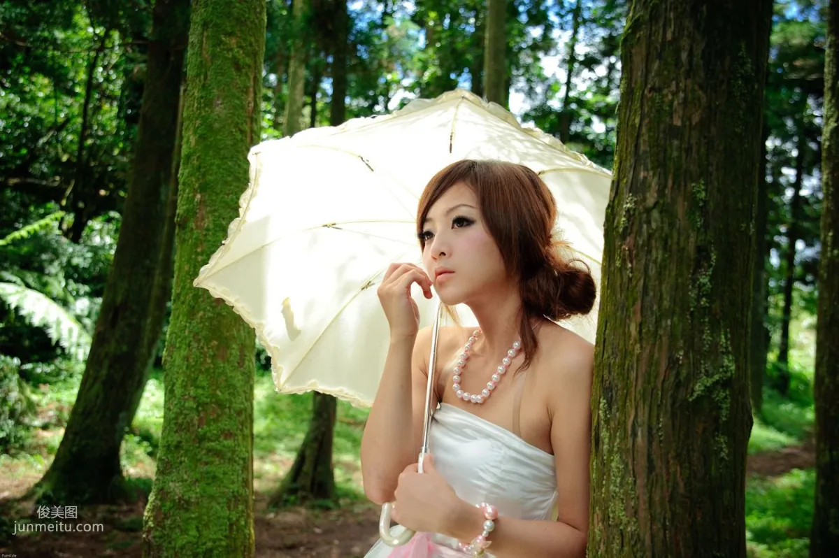 Guo Zi MM/Mikako White Waltz + Black Obsession Outdoor Photo Set photo 59