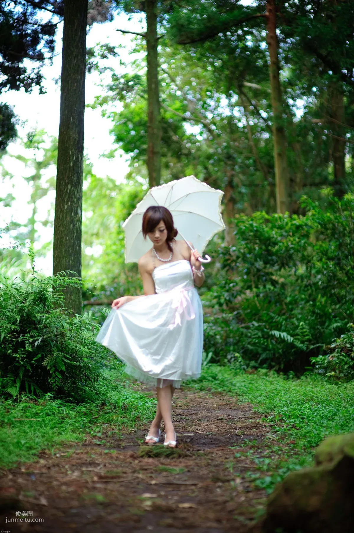 Guo Zi MM/Mikako White Waltz + Black Obsession Outdoor Photo Set photo 35
