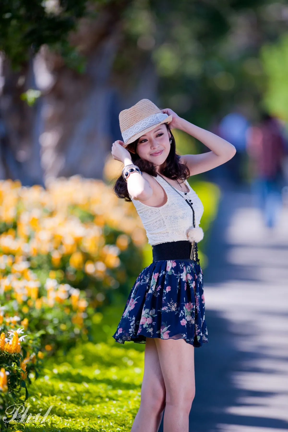 Beautyleg Leg Model Avy Dress Park Outdoor Shoot Photo Set photo 3