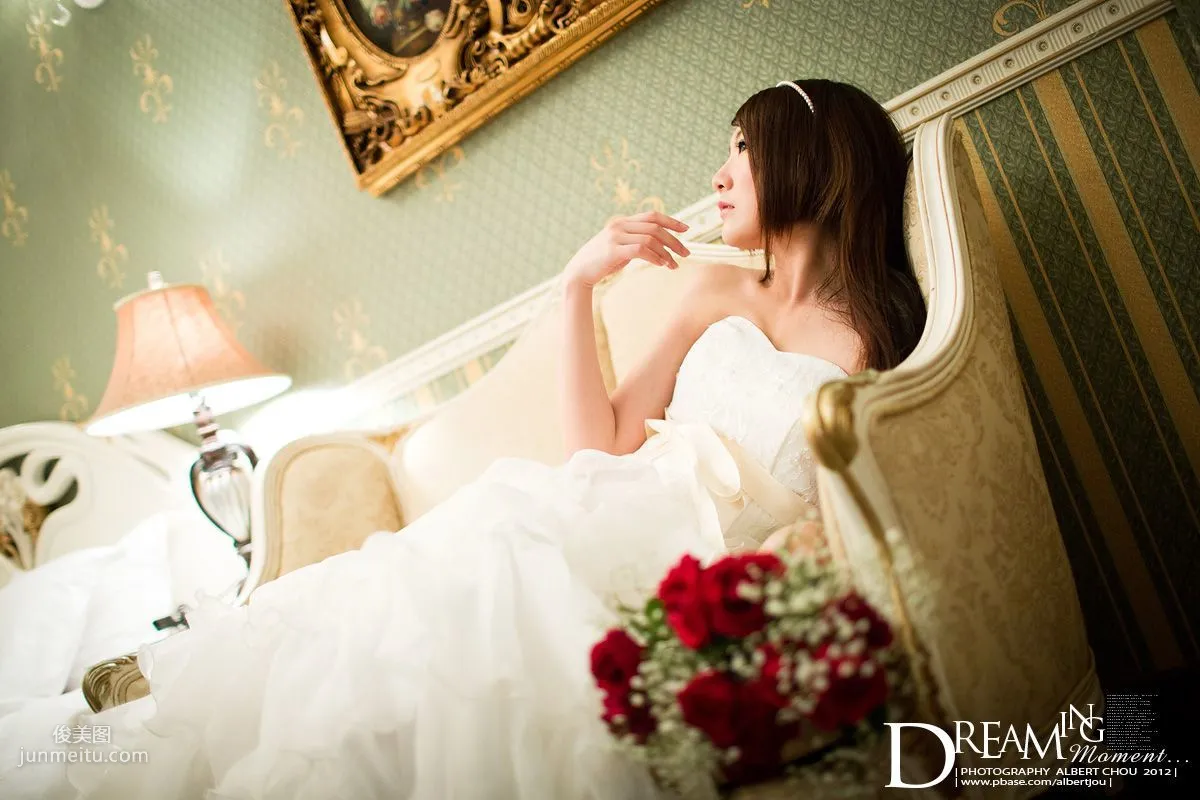 Taiwan Internet Celebrity Winnie Xiaoxue Qingjing Autumn Dream Moment Wedding Dress Chapter Photo Set photo 5