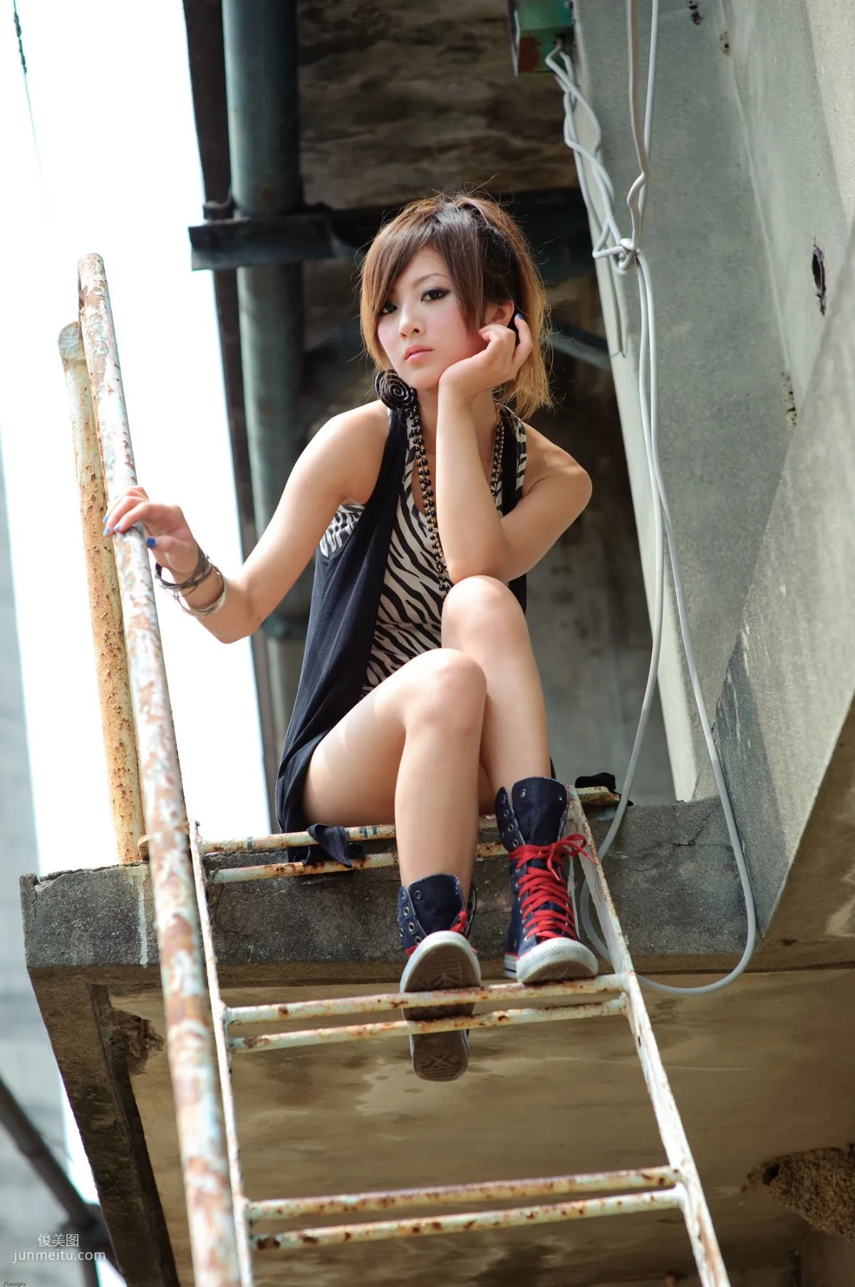 Mikako/Zhang Yunfei Bridgehead Sugar Factory Outdoor Shoot Photo Set photo 25