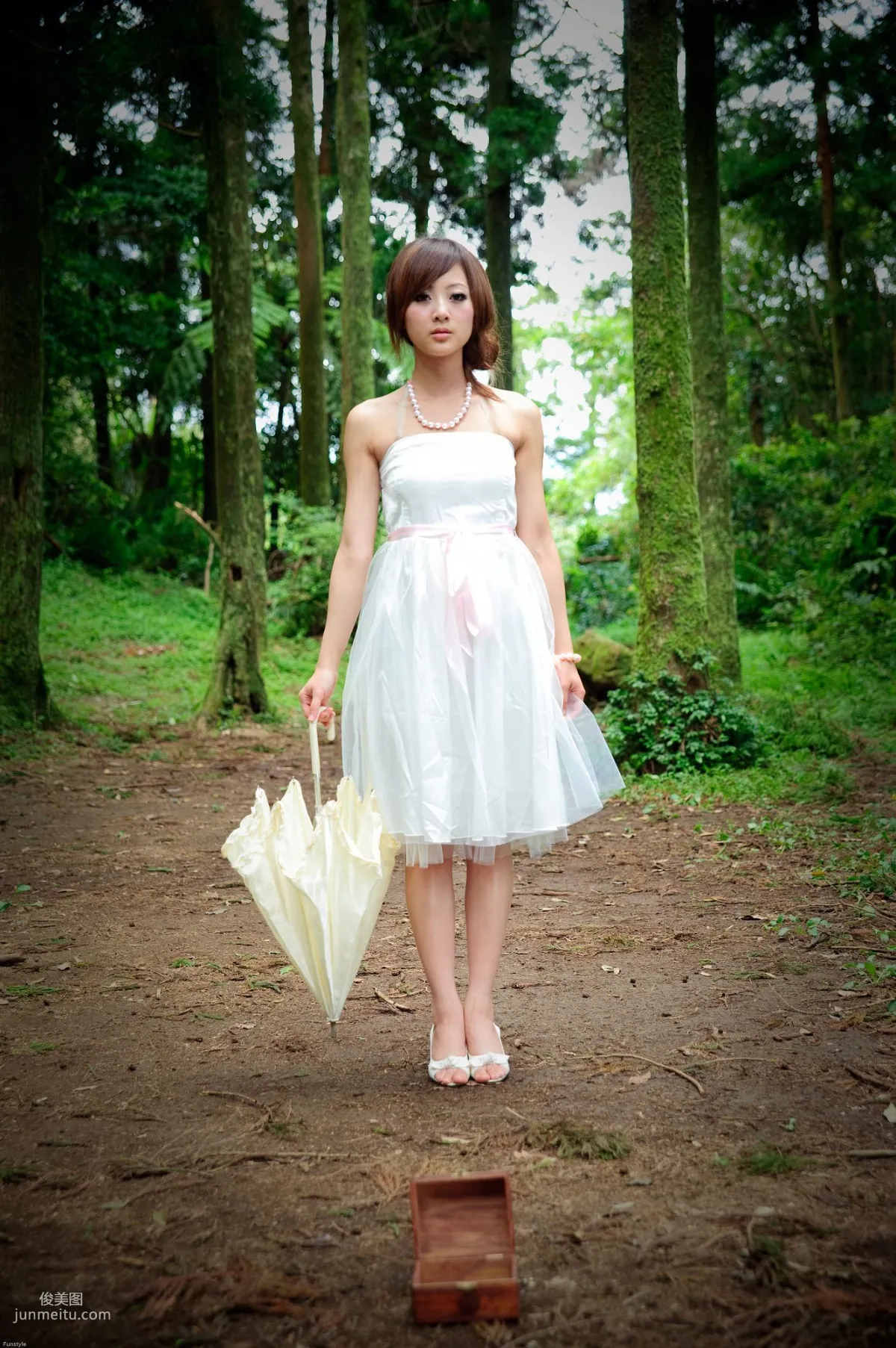 Guo Zi MM/Mikako White Waltz + Black Obsession Outdoor Photo Set photo 52