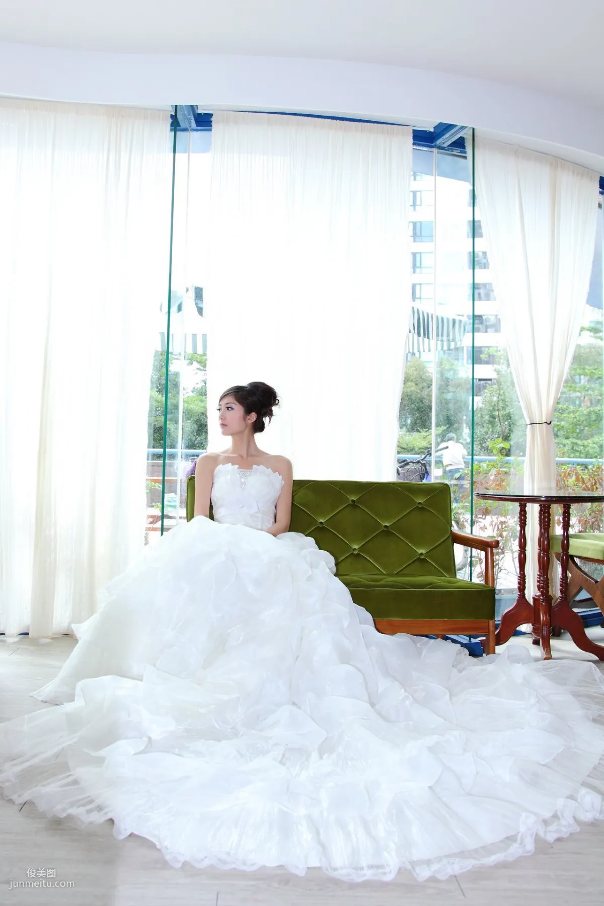 Taiwan Elegant Beauty Emily, Beautiful White Wedding Dress Photo Set photo 33