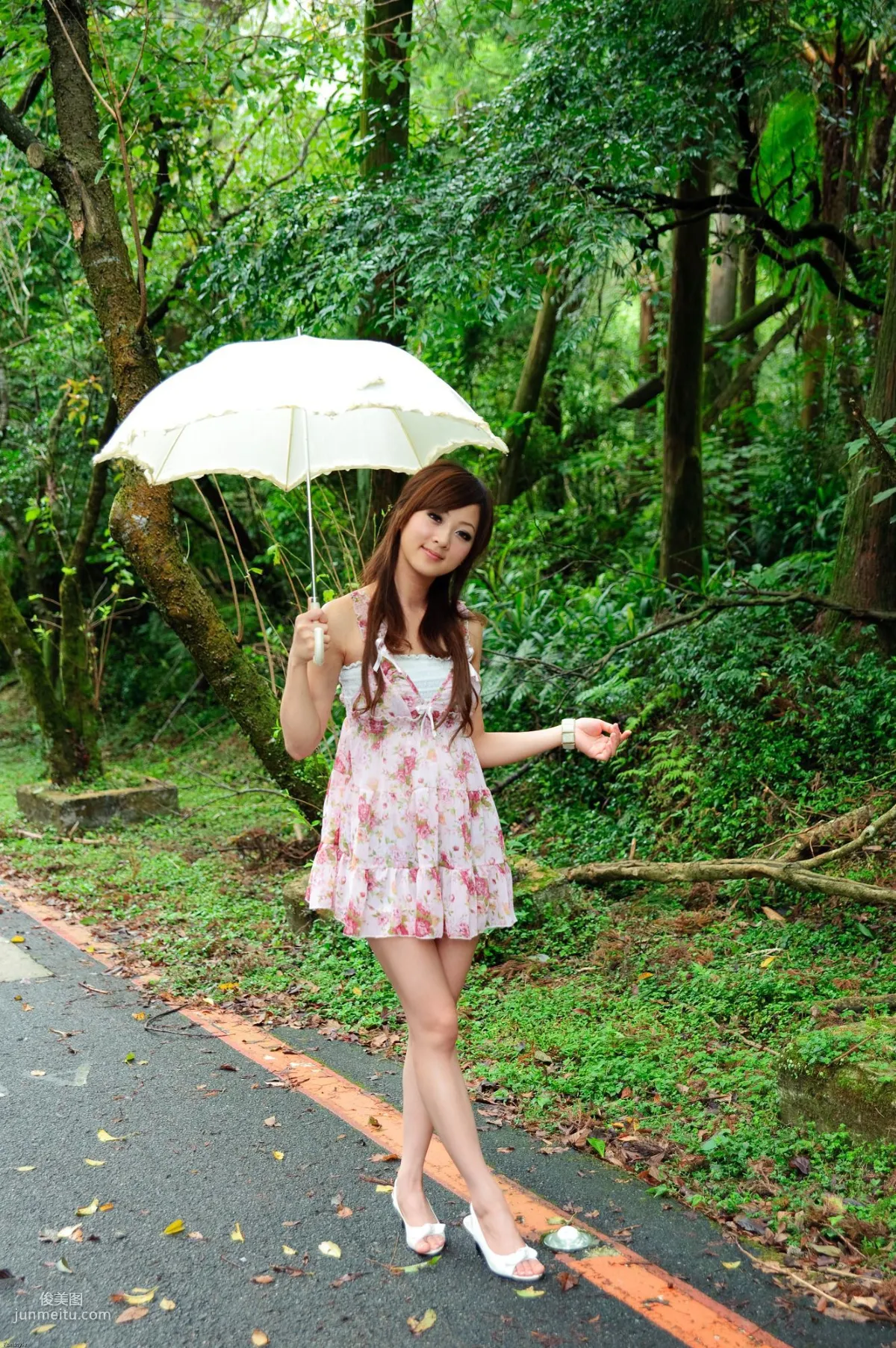 Guo Zi MM/Mikako White Waltz + Black Obsession Outdoor Photo Set photo 3