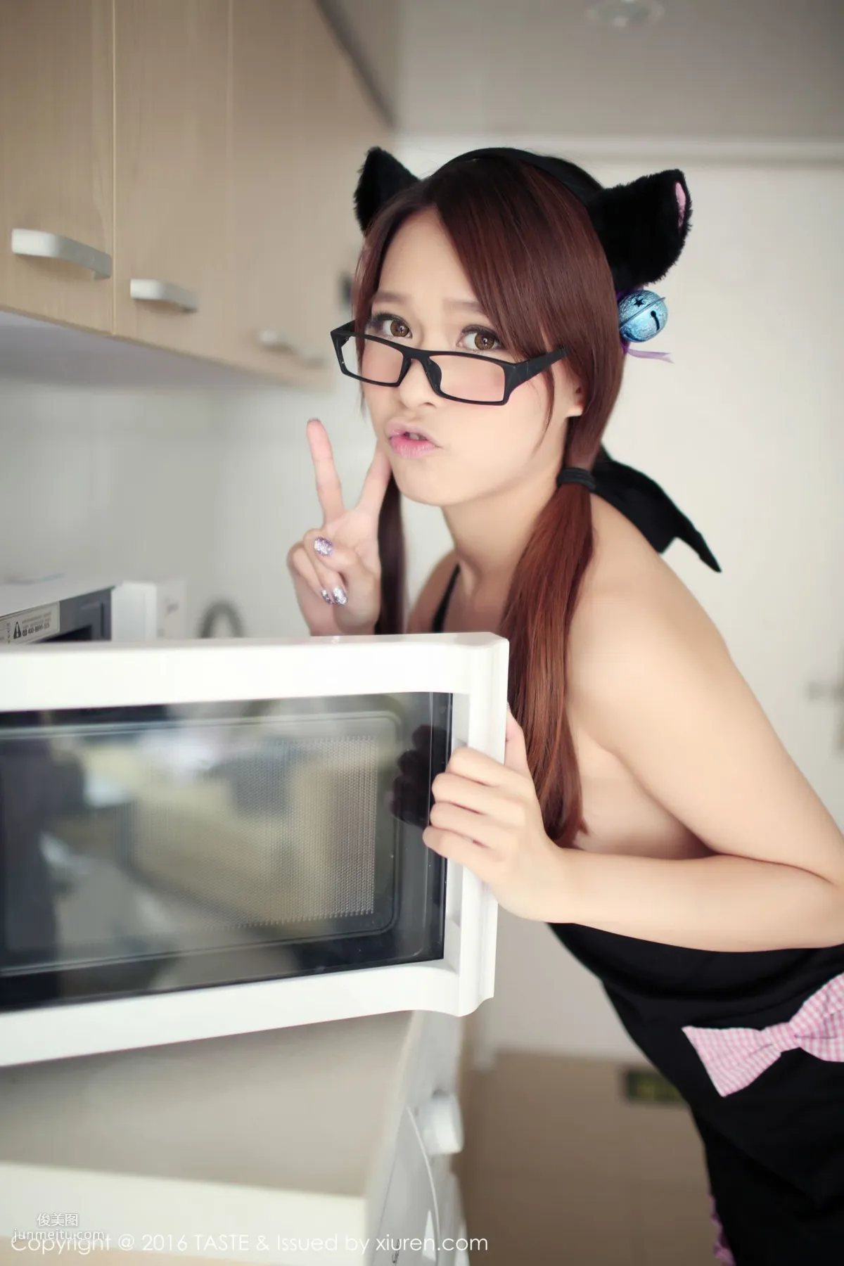 Carol Jiang, Cat-Ear Girl Kitchen Show + School Swimsuit Series [Wanwei Life] Vol.005 Photo Set photo 7