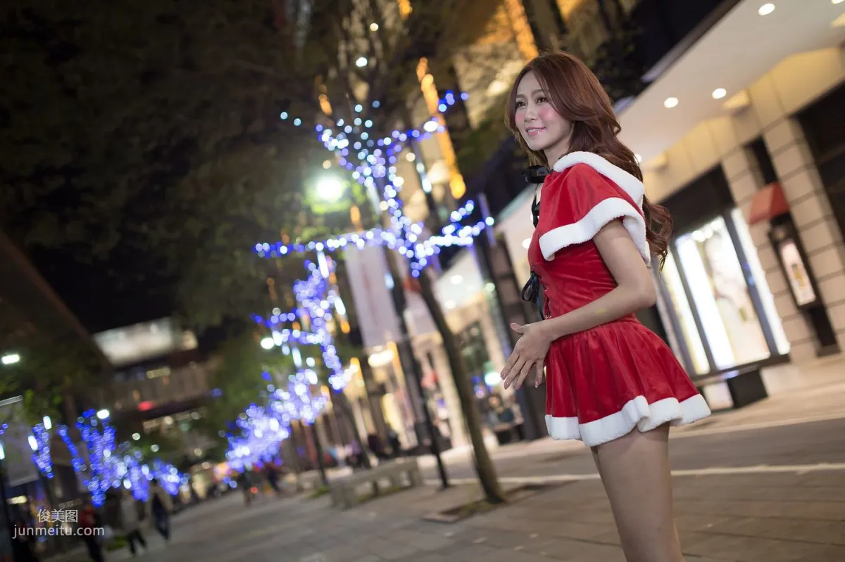 Winnie Xiaoxue/Zhuang Yonghui Christmas Short Skirt Night Shoot Photo Set photo 3