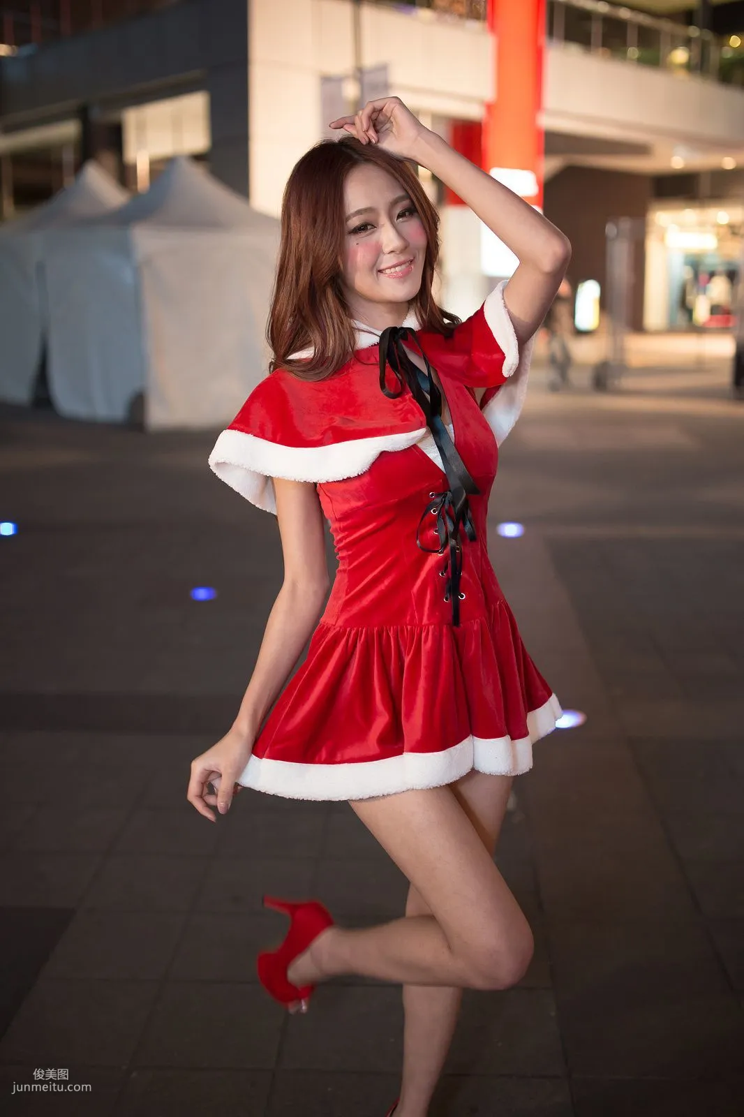 Winnie Xiaoxue/Zhuang Yonghui Christmas Short Skirt Night Shoot Photo Set photo 36