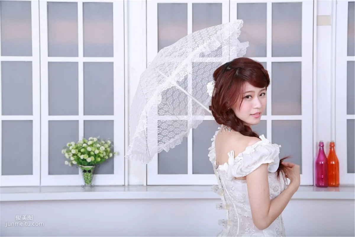 Taiwan Pure Girl Bai Bai / Li Yixuan, Electrical Engineering Girl Wedding Dress Studio Shoot Photo Set photo 13