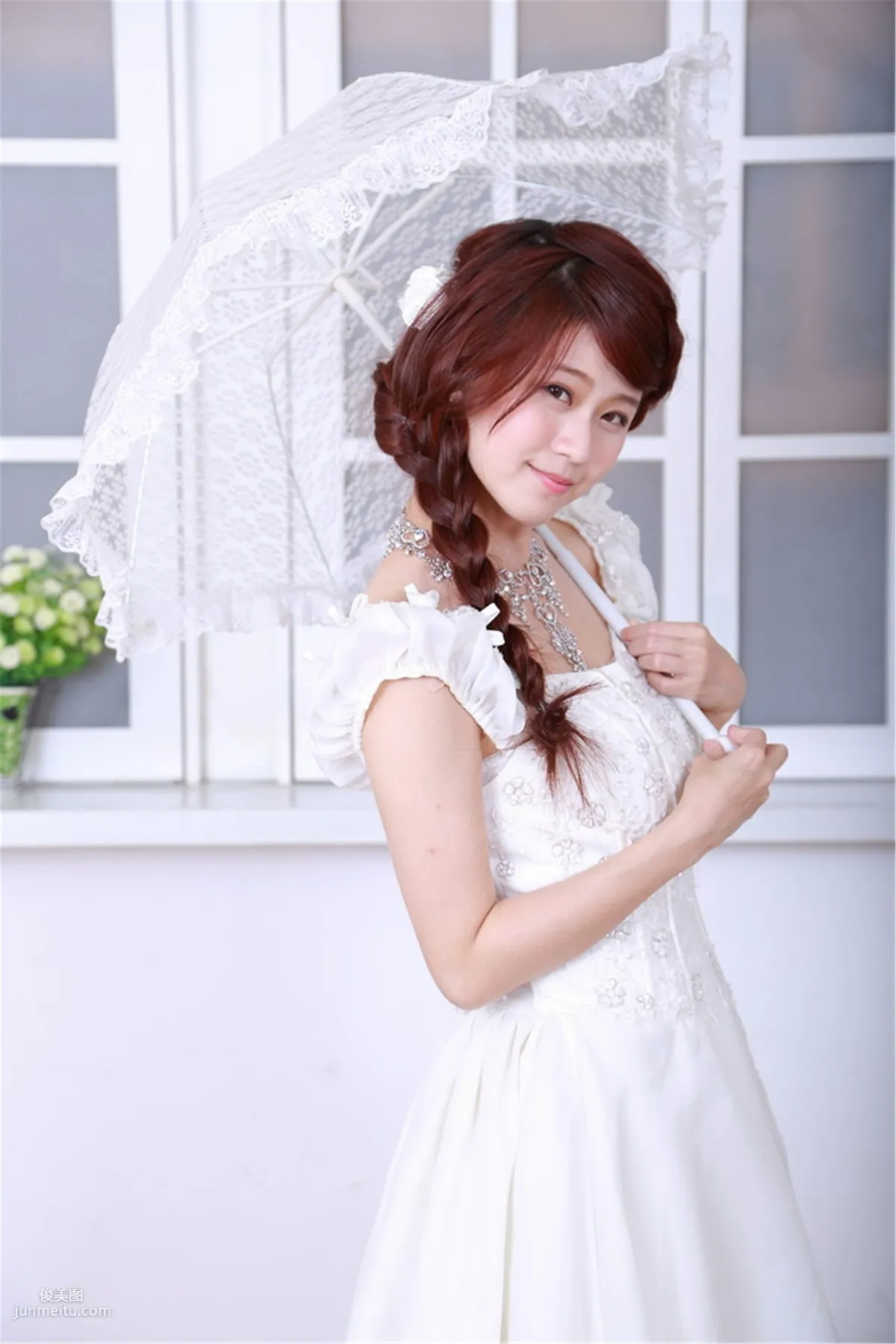Taiwan Pure Girl Bai Bai / Li Yixuan, Electrical Engineering Girl Wedding Dress Studio Shoot Photo Set photo 16