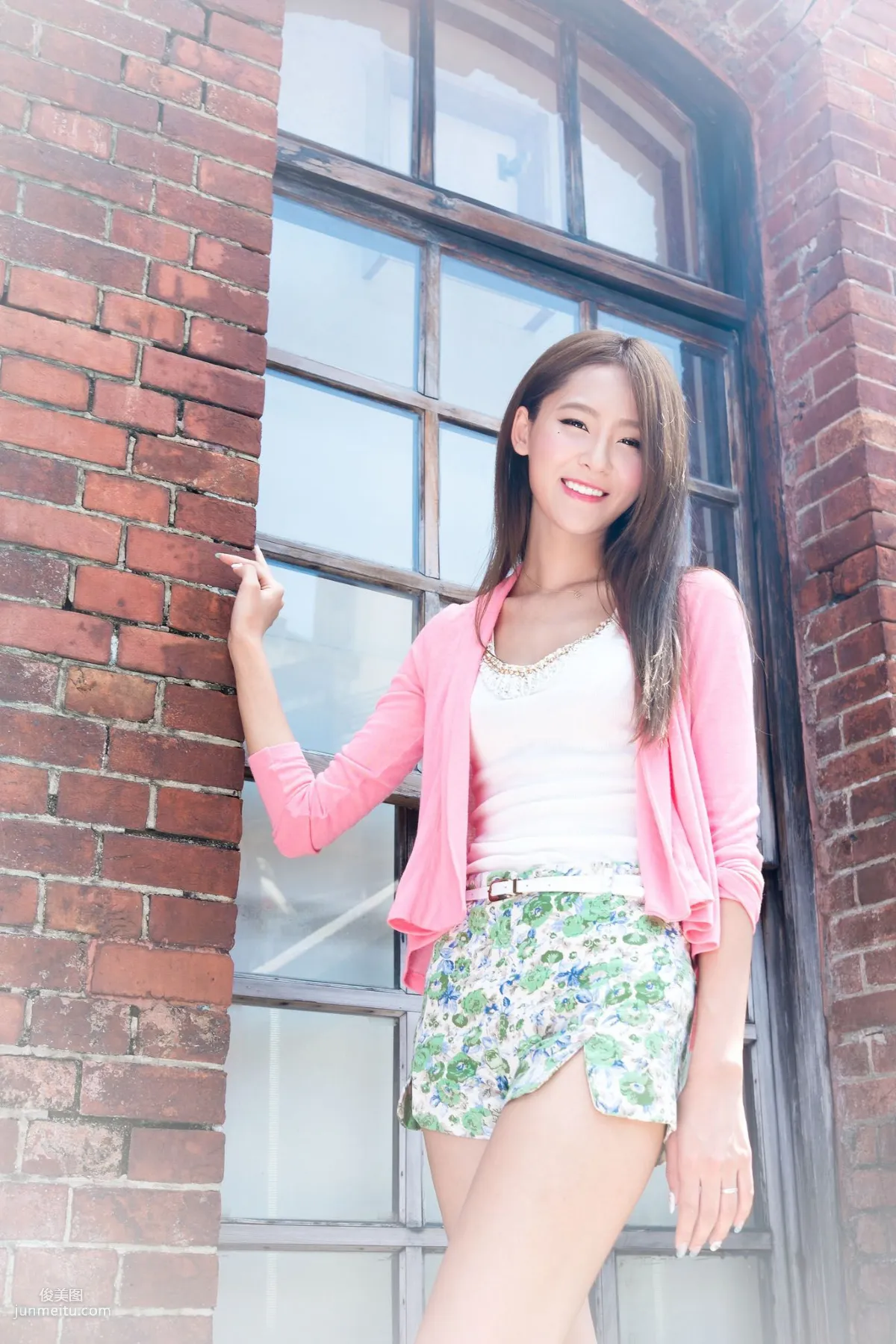 Winnie Xiaoxue / Zhuang Wenni, Urban Elf Outdoor Shoot Photo Set photo 43