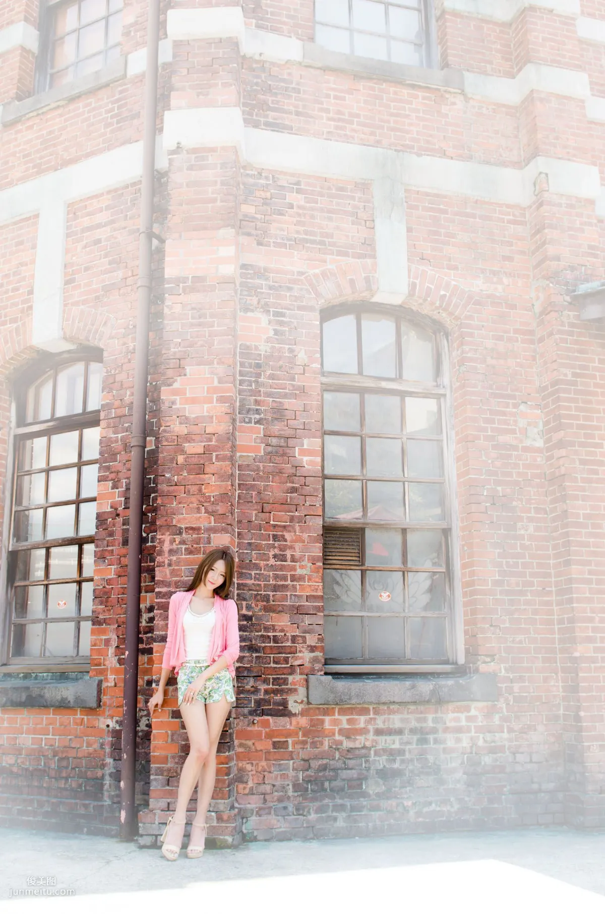 Winnie Xiaoxue / Zhuang Wenni, Urban Elf Outdoor Shoot Photo Set photo 73
