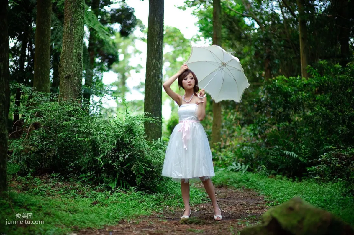 Guo Zi MM/Mikako White Waltz + Black Obsession Outdoor Photo Set photo 36