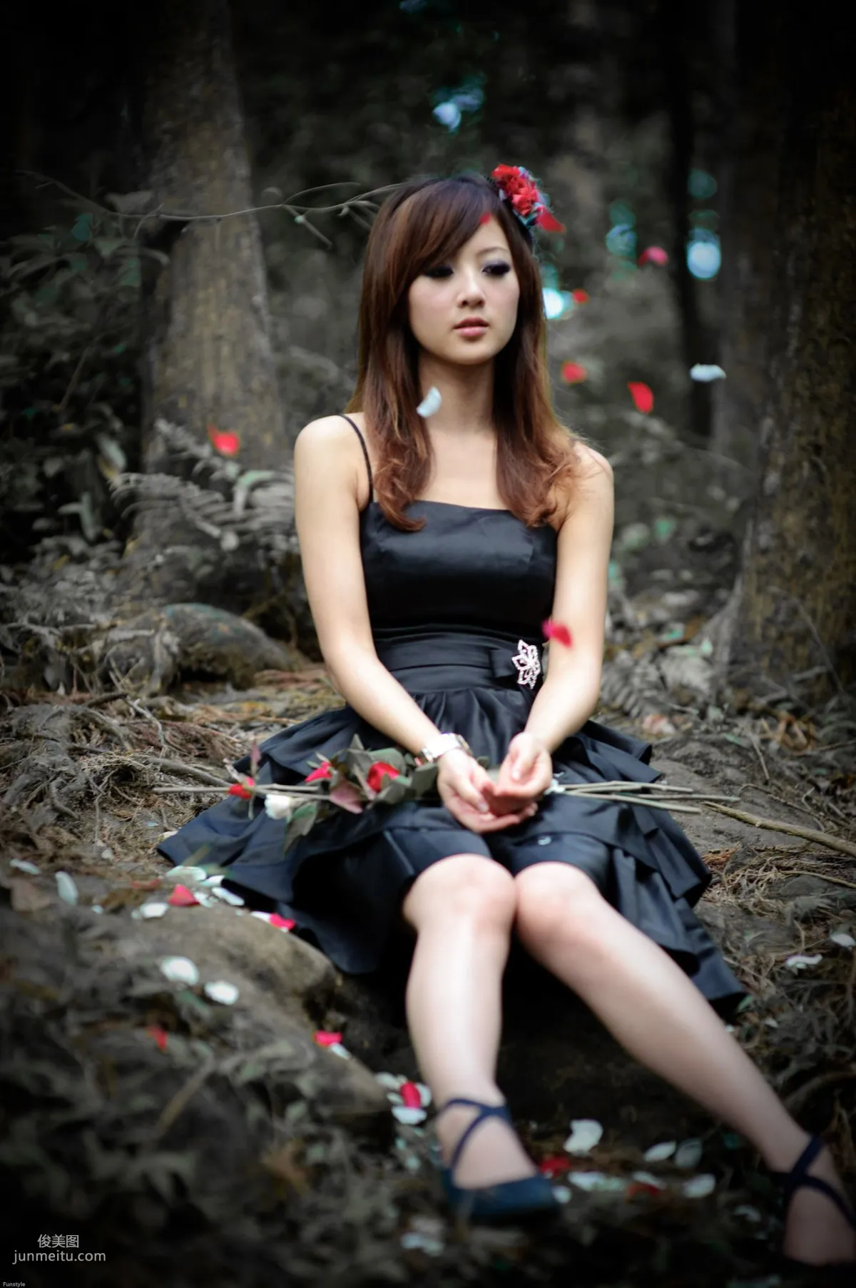 Guo Zi MM/Mikako White Waltz + Black Obsession Outdoor Photo Set photo 97