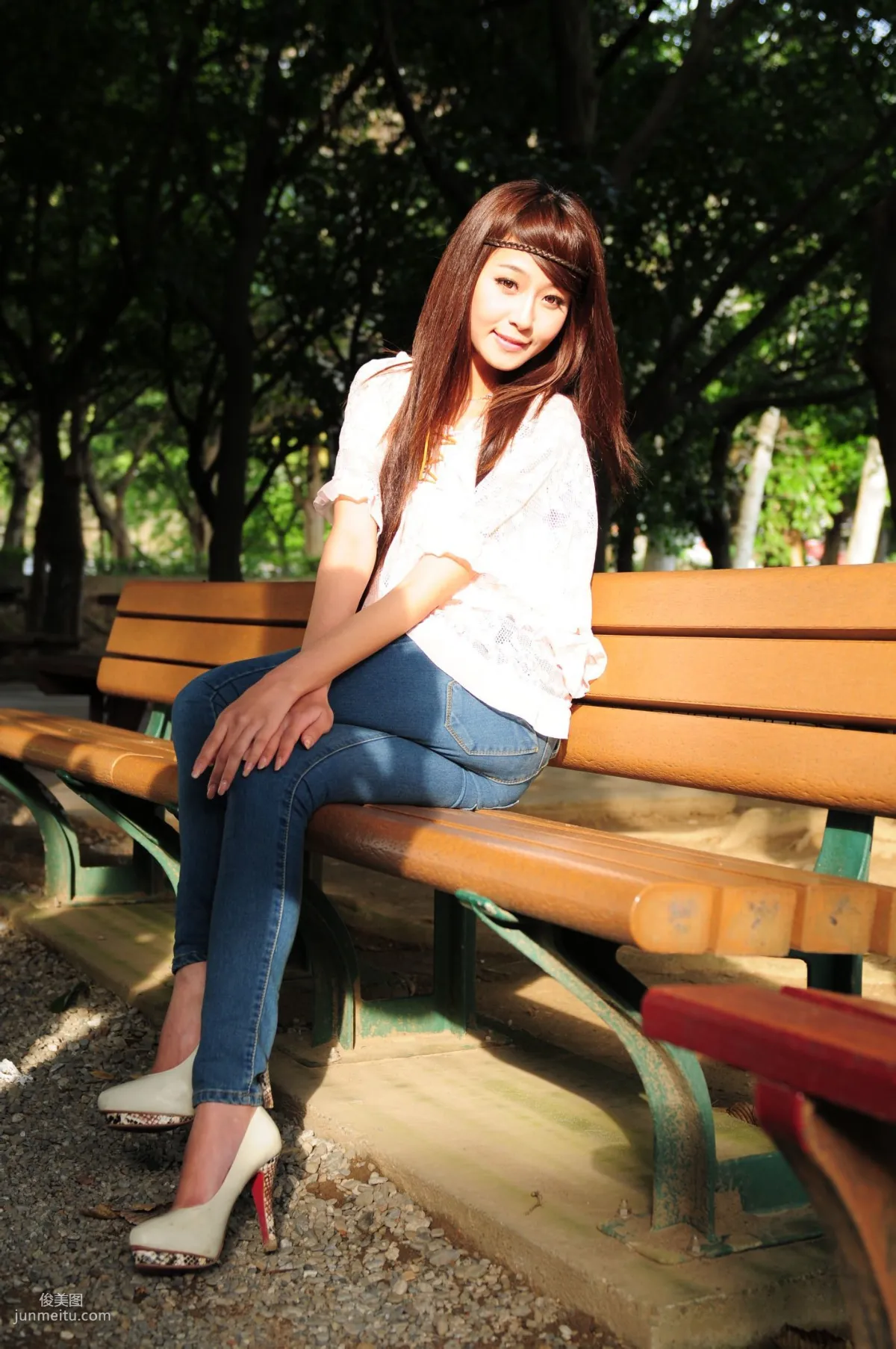 Winnie Xiaoxue / Zhuang Wenni, Tight Jeans Series Outdoor Shoot Photo Set photo 12