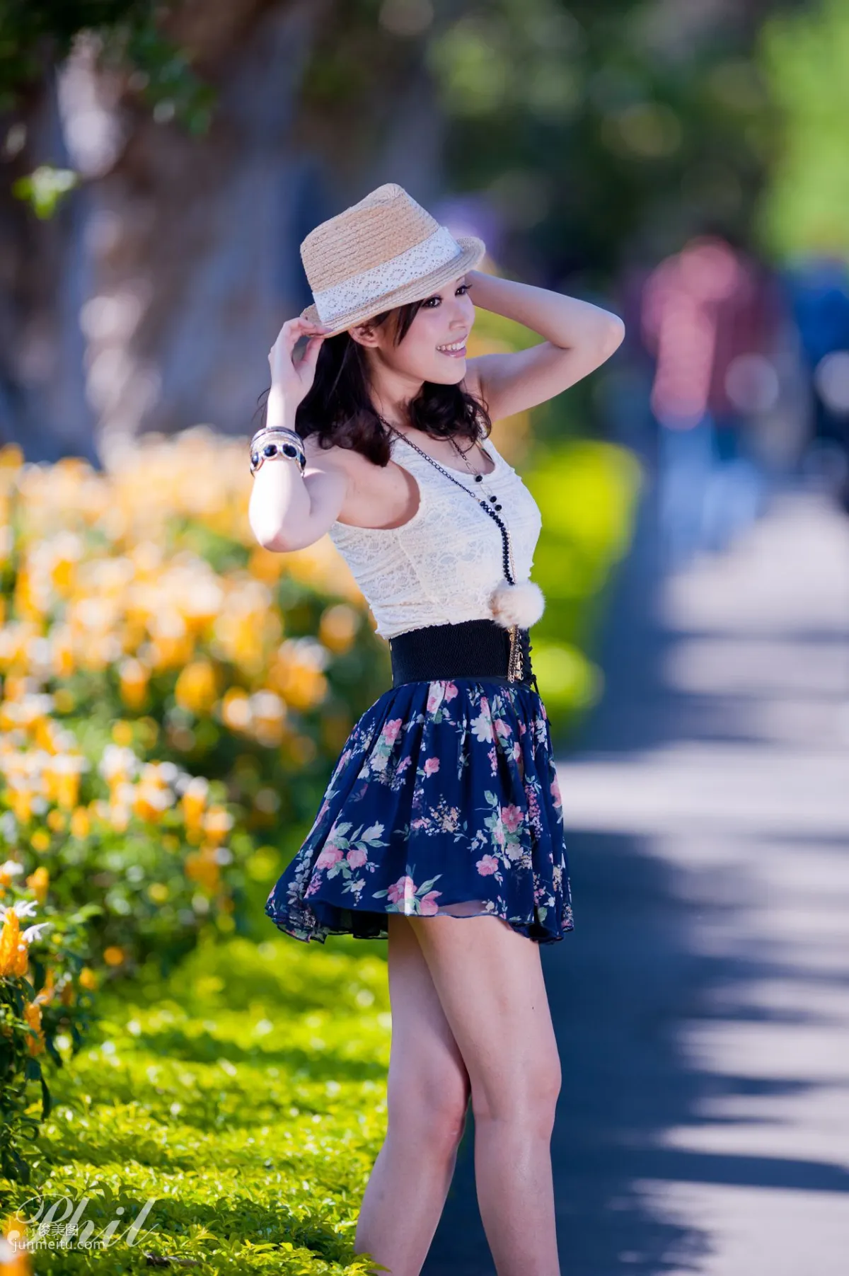 Beautyleg Leg Model Avy Dress Park Outdoor Shoot Photo Set photo 4