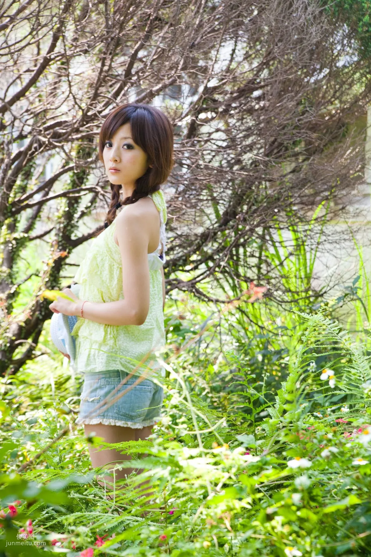 Taiwan Beauty Guo Zi MM Yangmingshan US Military Dormitory Outdoor Shoot Part 2 Photo Set photo 8