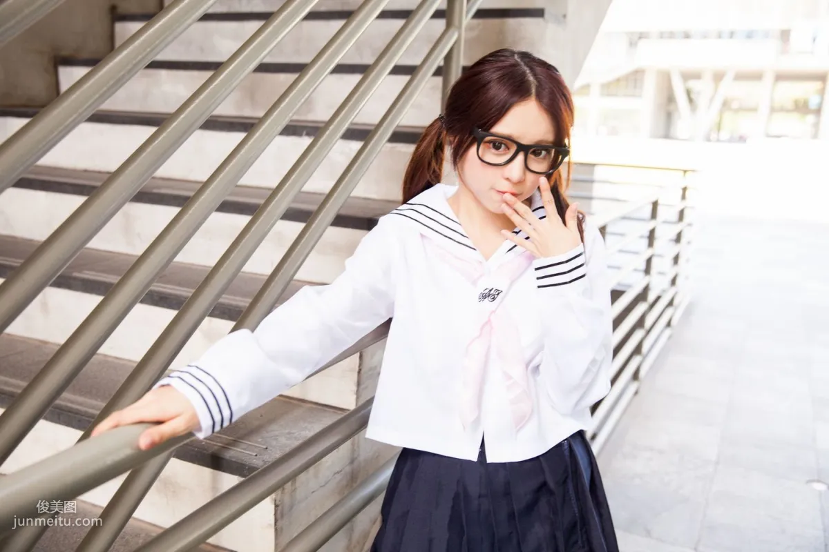 台灣美女張齊郡JULIE《長筒襪校服少女》寫真集 9