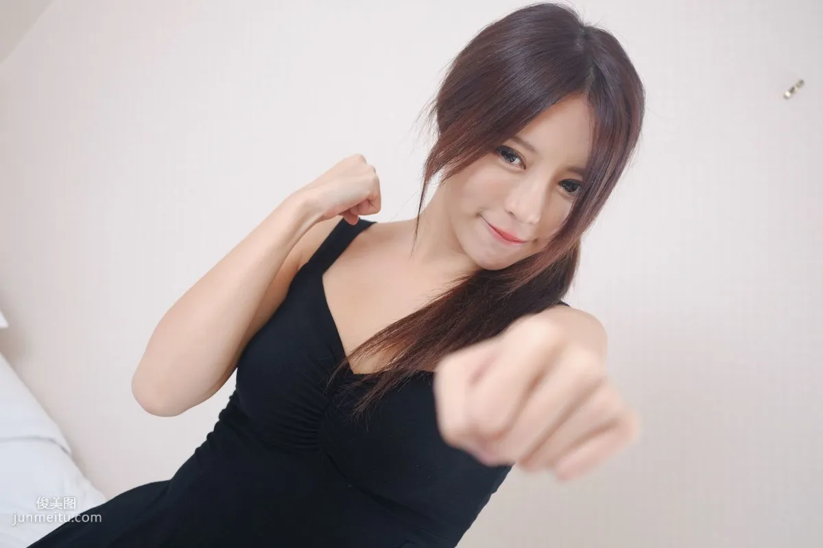 Internet Celebrity and Young Model Zhang Qijun JULIE Sweet Straps Goddess Photo Set photo 23