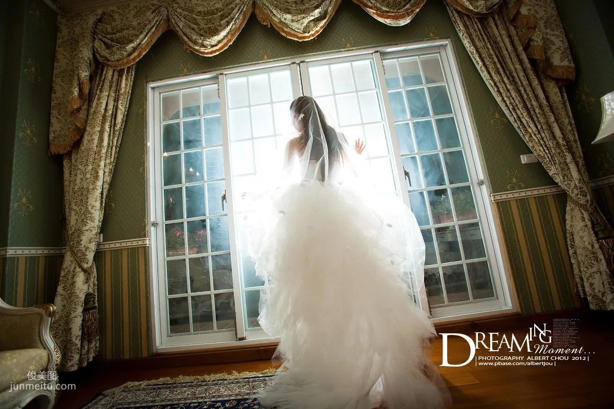 Taiwan Internet Celebrity Winnie Xiaoxue Qingjing Autumn Dream Moment Wedding Dress Chapter Photo Set photo 61