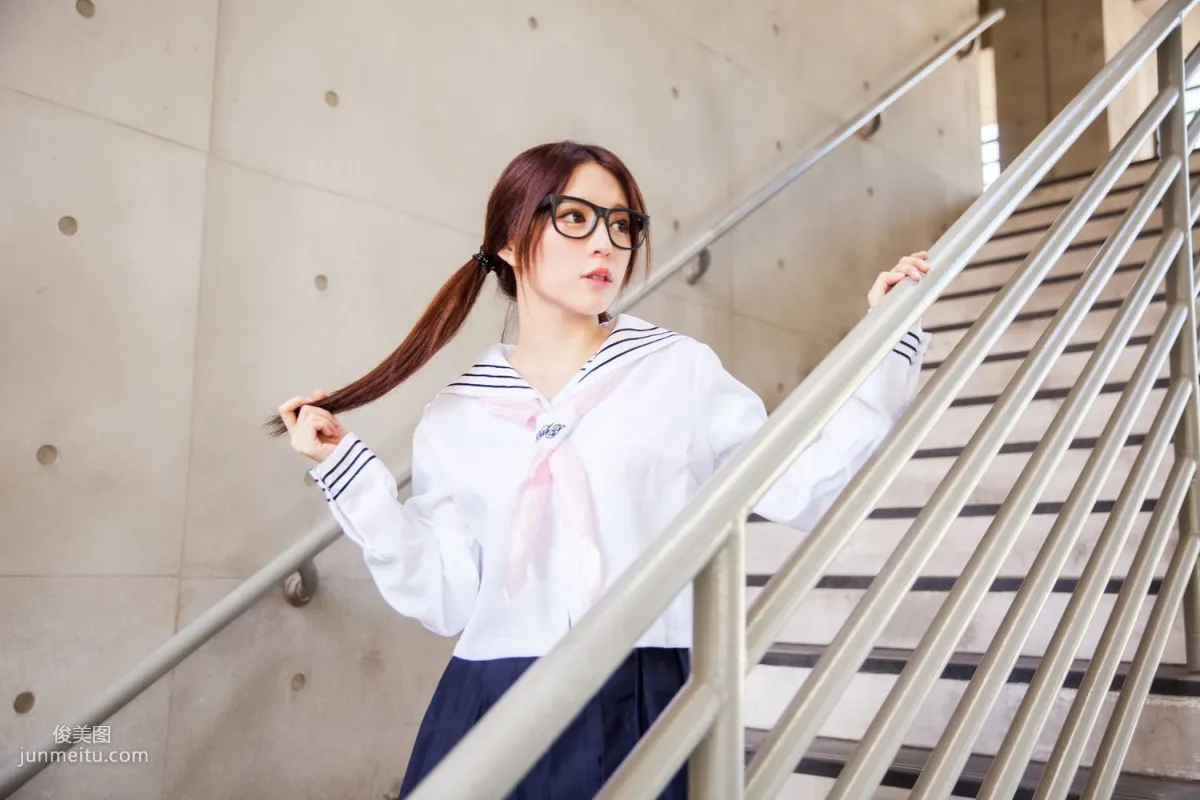 台灣美女張齊郡JULIE《長筒襪校服少女》寫真集 5