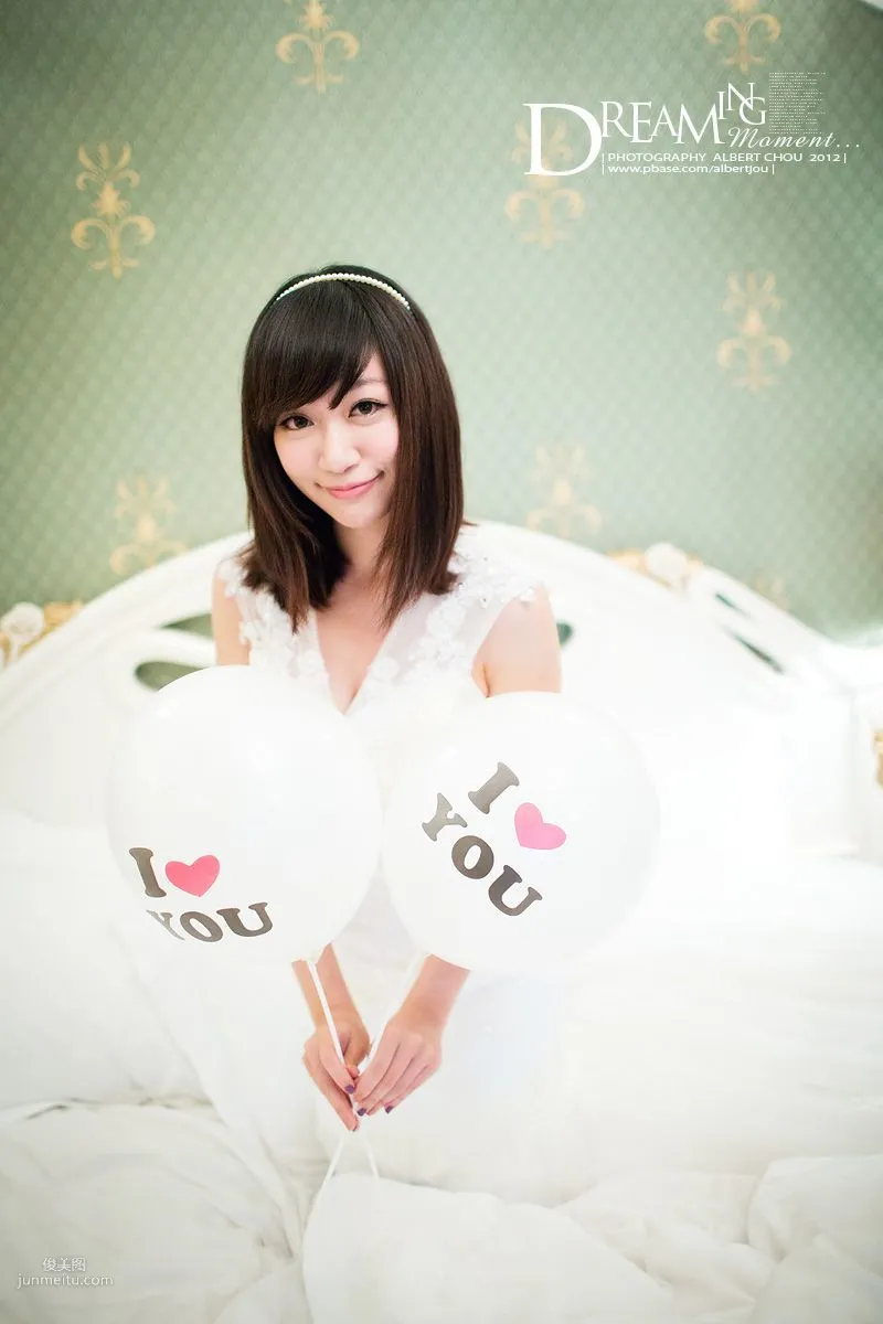 Taiwan Internet Celebrity Winnie Xiaoxue Qingjing Autumn Dream Moment Wedding Dress Chapter Photo Set photo 75