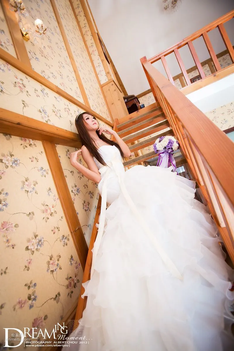 Taiwan Internet Celebrity Winnie Xiaoxue Qingjing Autumn Dream Moment Wedding Dress Chapter Photo Set photo 125