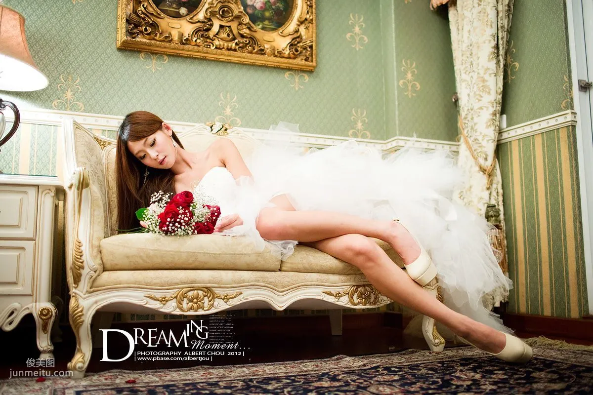 Taiwan Internet Celebrity Winnie Xiaoxue Qingjing Autumn Dream Moment Wedding Dress Chapter Photo Set photo 43