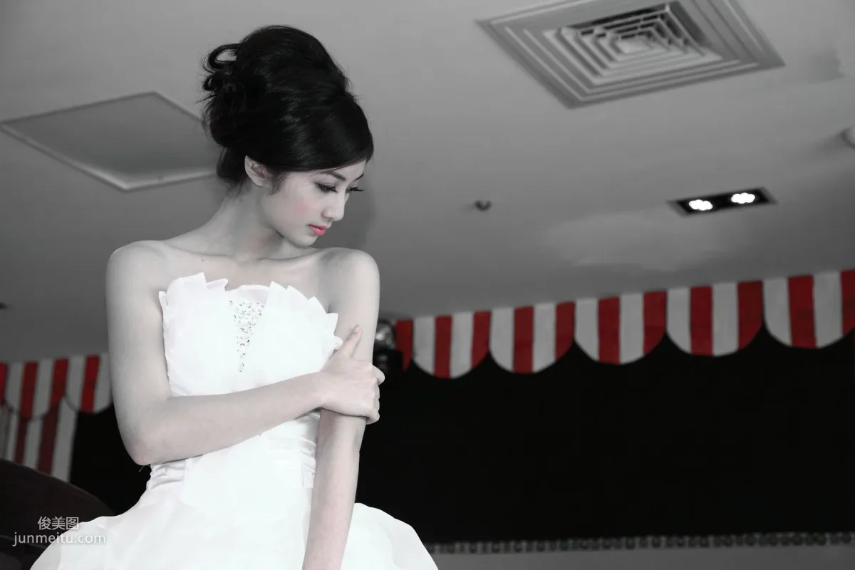 Taiwan Elegant Beauty Emily, Beautiful White Wedding Dress Photo Set photo 14