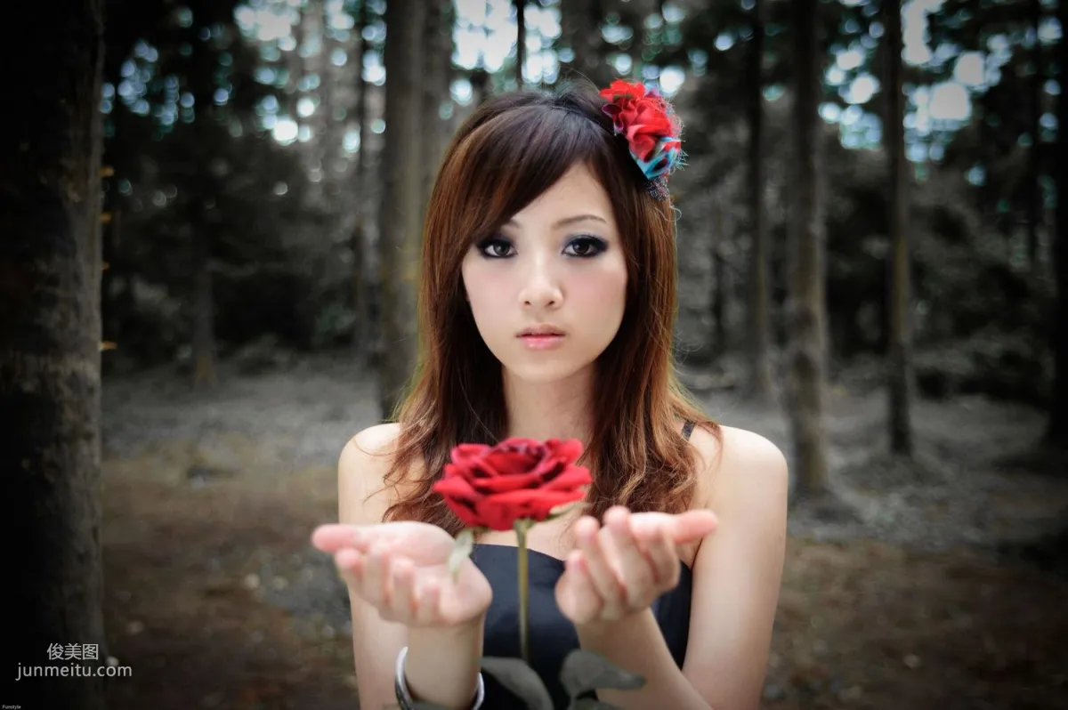 Guo Zi MM/Mikako White Waltz + Black Obsession Outdoor Photo Set photo 110
