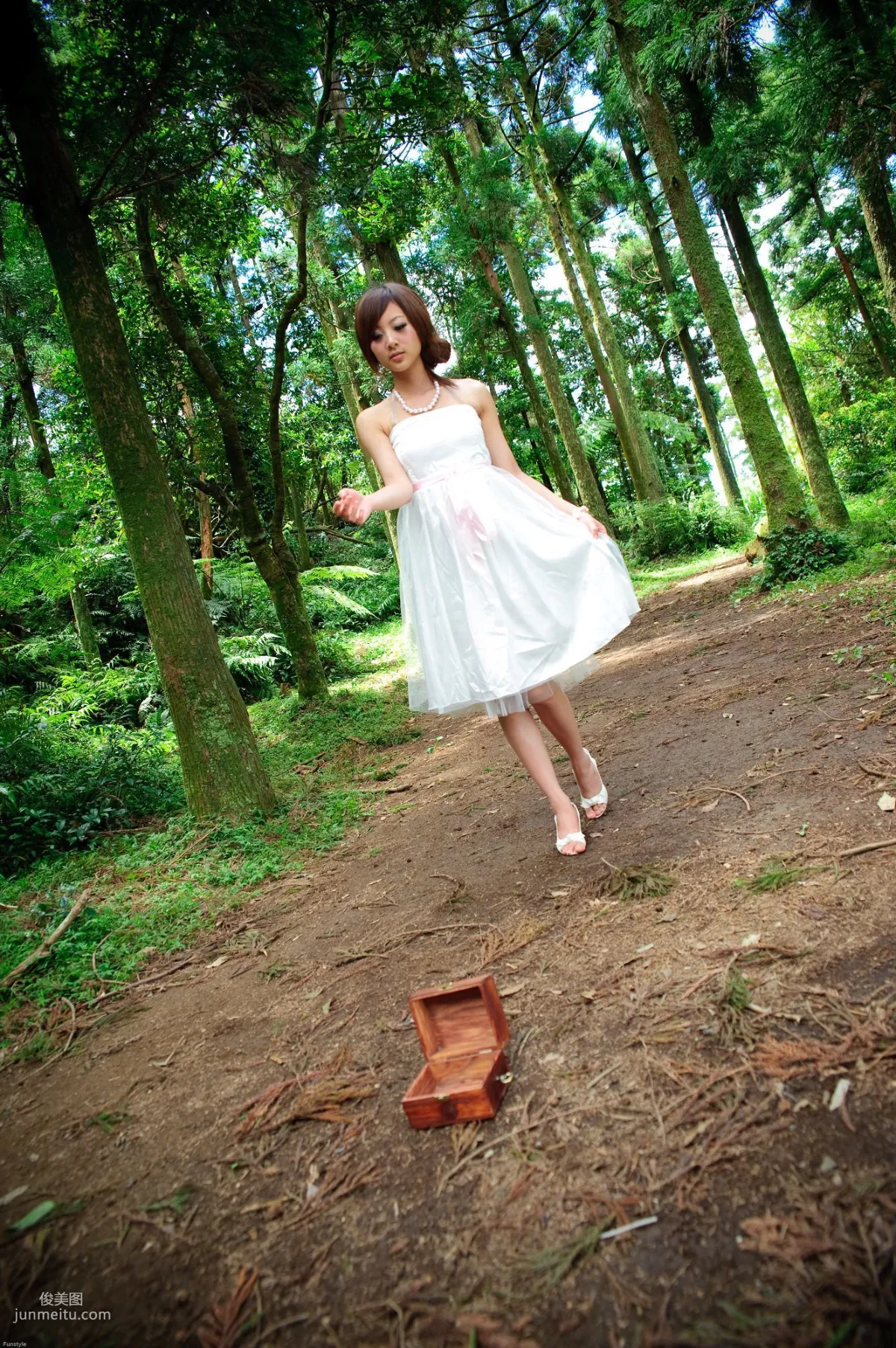 Guo Zi MM/Mikako White Waltz + Black Obsession Outdoor Photo Set photo 51