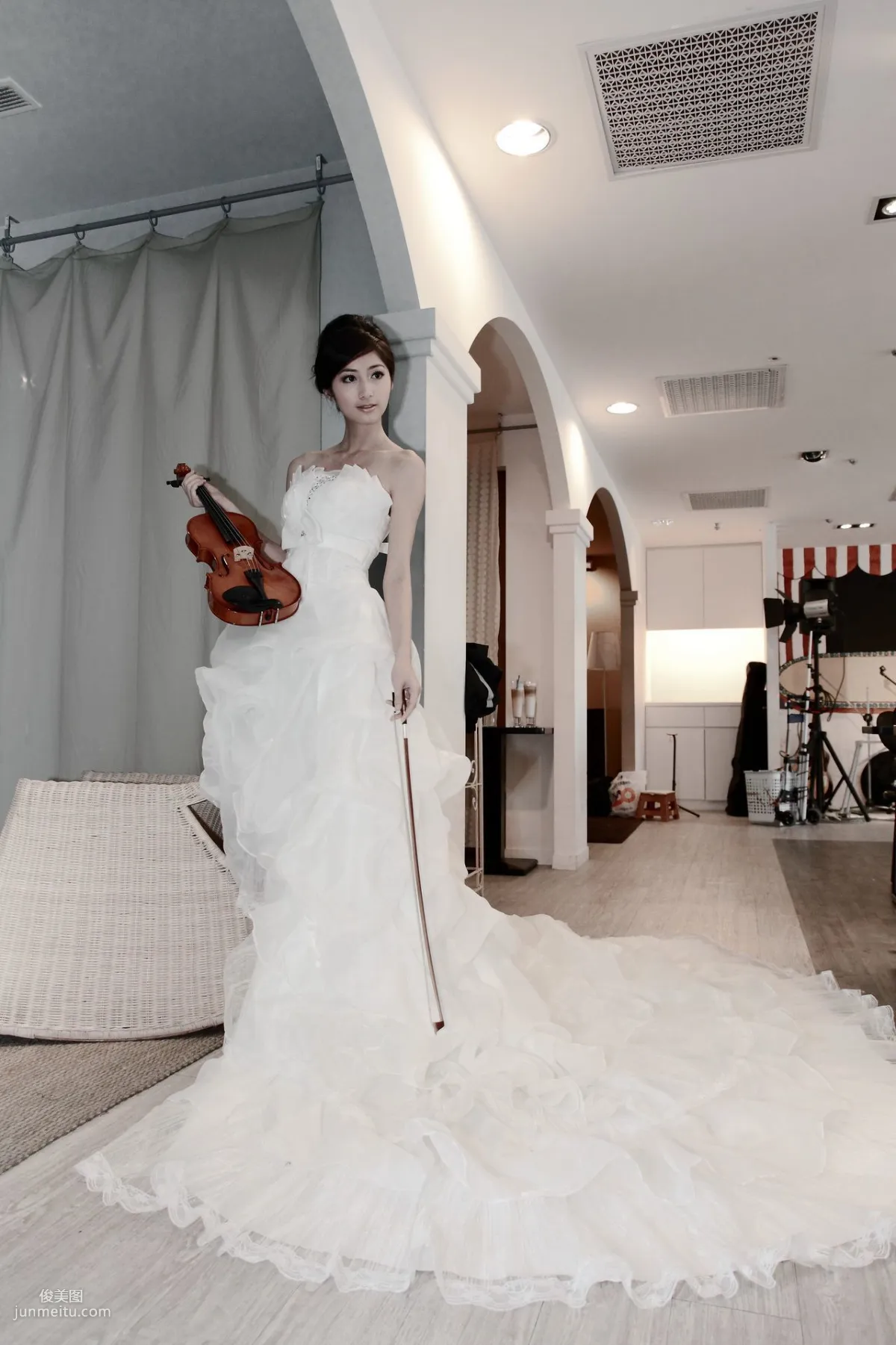 Taiwan Elegant Beauty Emily, Beautiful White Wedding Dress Photo Set photo 7