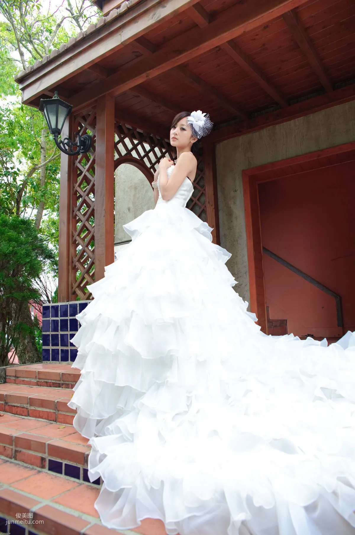 Zhang Kaijie / Zhang Yunfei "Sun Moon Lake + Paper Church (Wedding Dress)" Photo Set photo 9