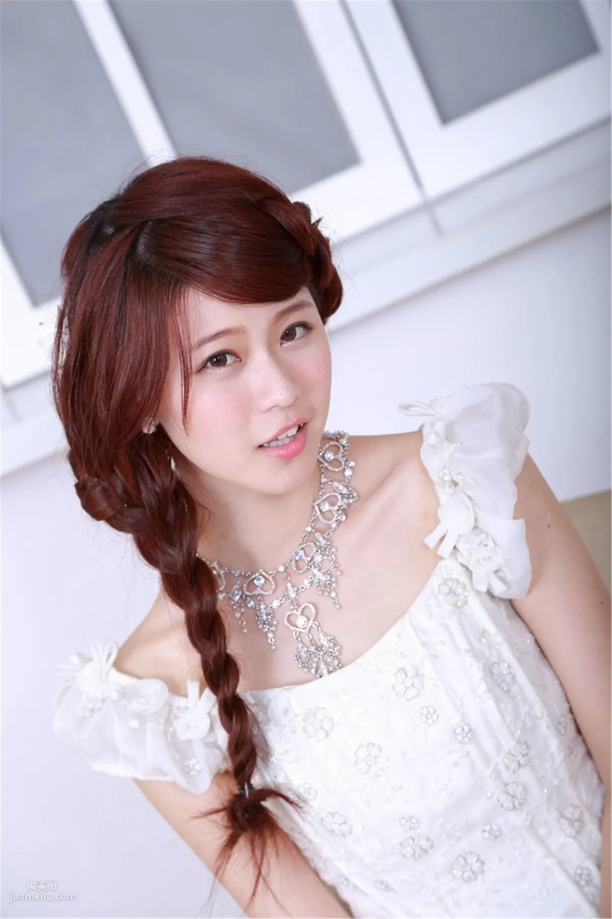 Taiwan Pure Girl Bai Bai / Li Yixuan, Electrical Engineering Girl Wedding Dress Studio Shoot Photo Set photo 24