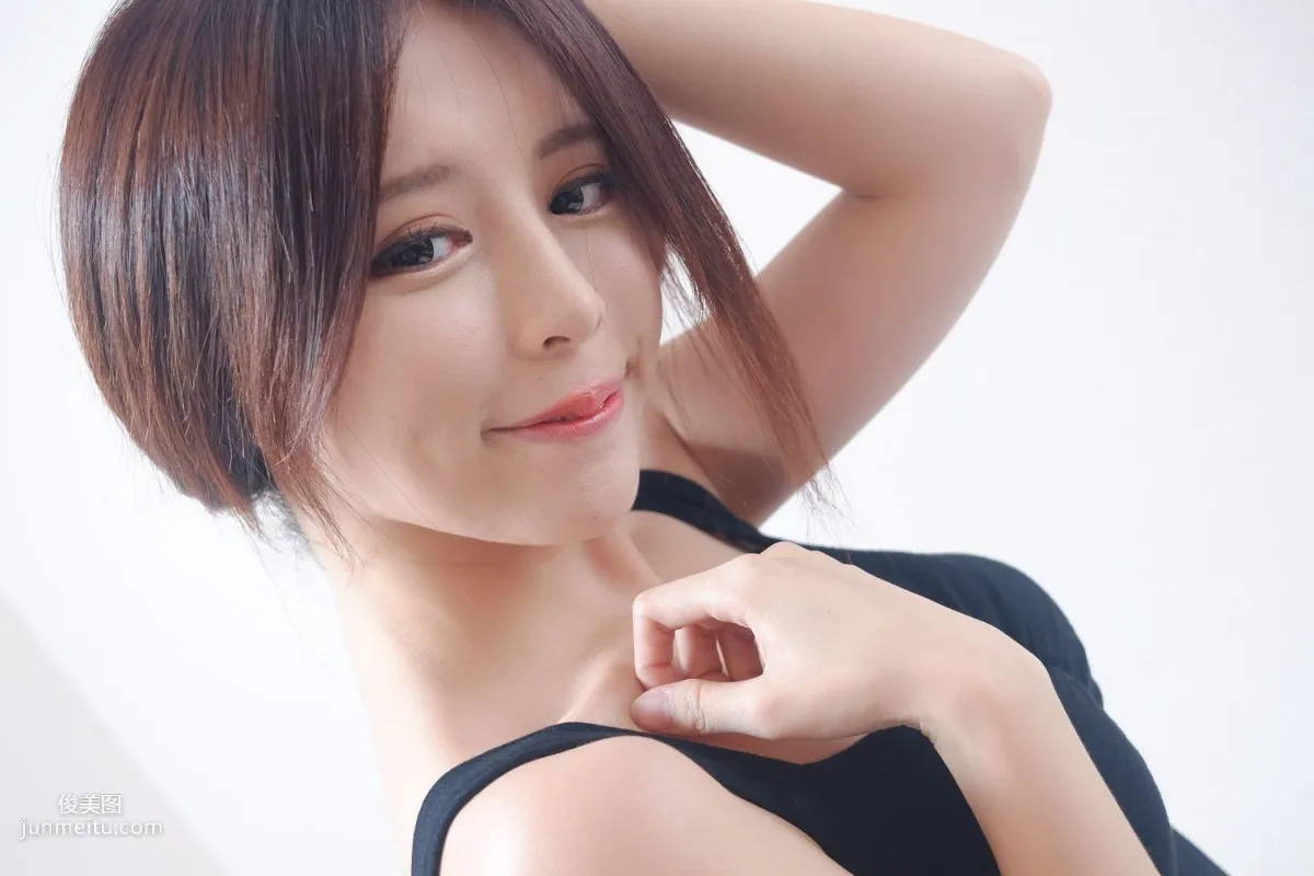 Internet Celebrity and Young Model Zhang Qijun JULIE Sweet Straps Goddess Photo Set photo 18