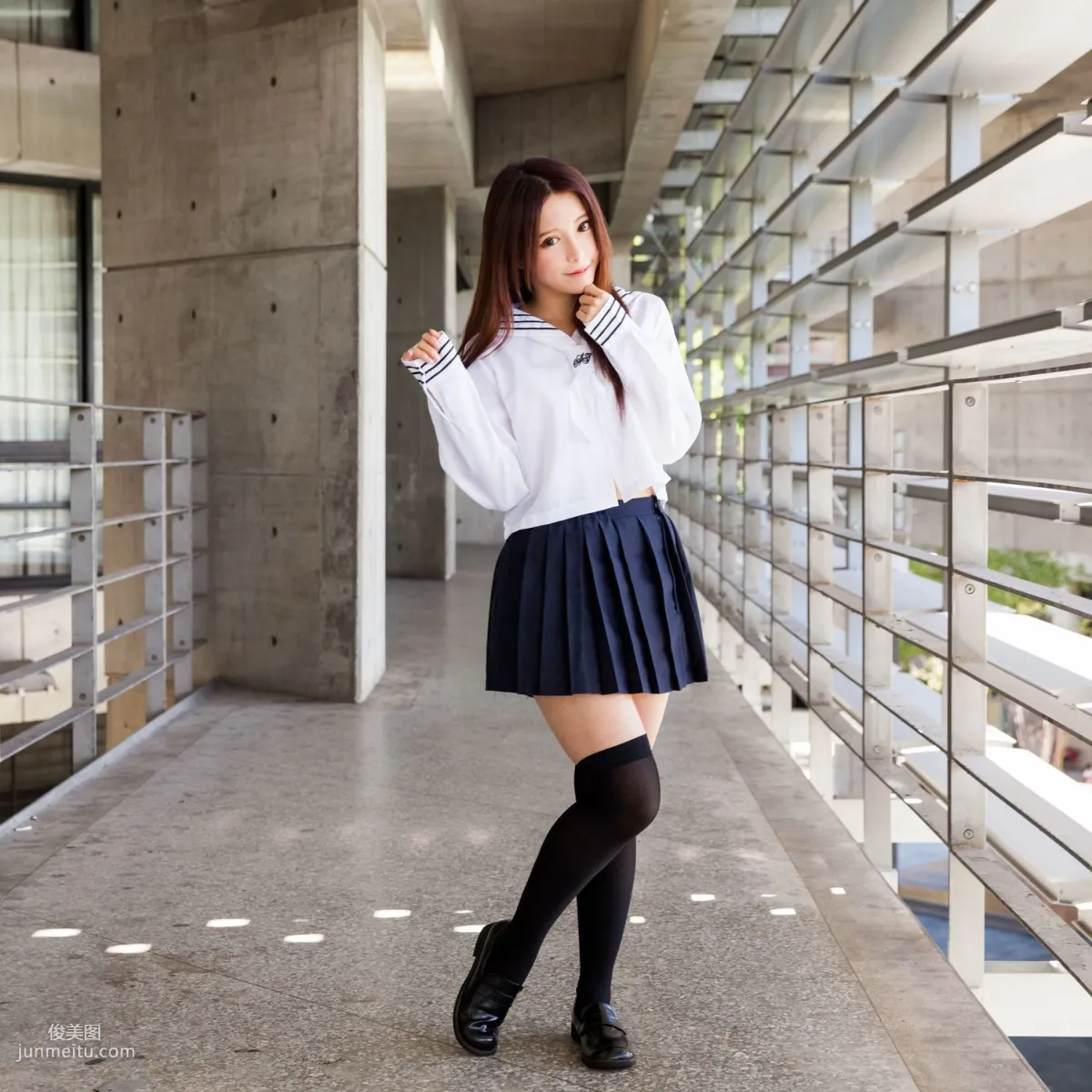 台灣美女張齊郡JULIE《長筒襪校服少女》寫真集 19
