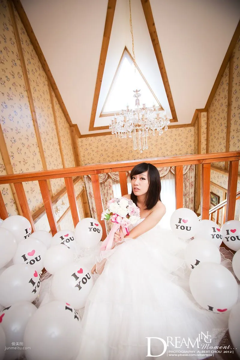 Taiwan Internet Celebrity Winnie Xiaoxue Qingjing Autumn Dream Moment Wedding Dress Chapter Photo Set photo 93