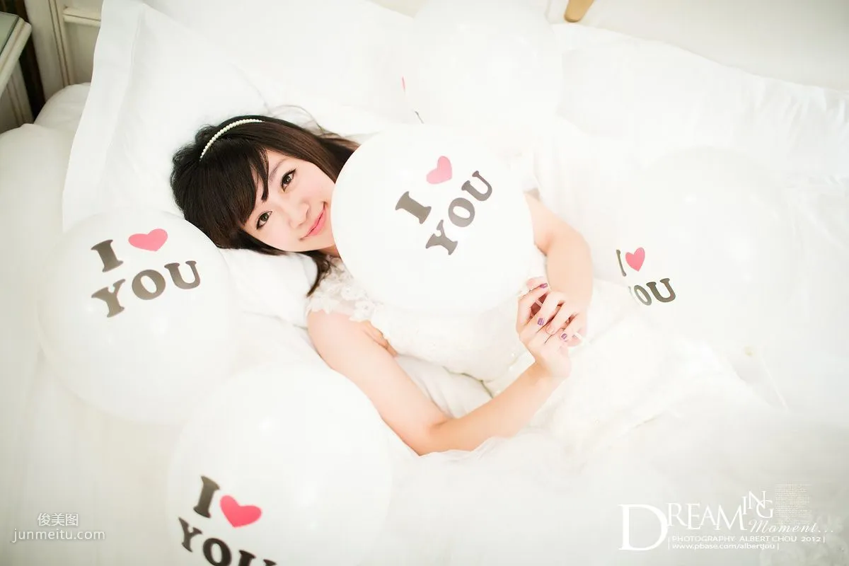 Taiwan Internet Celebrity Winnie Xiaoxue Qingjing Autumn Dream Moment Wedding Dress Chapter Photo Set photo 78