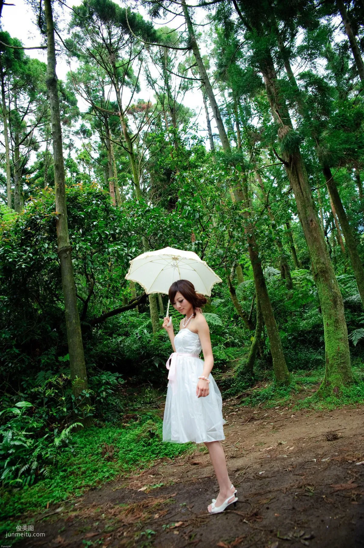Guo Zi MM/Mikako White Waltz + Black Obsession Outdoor Photo Set photo 21
