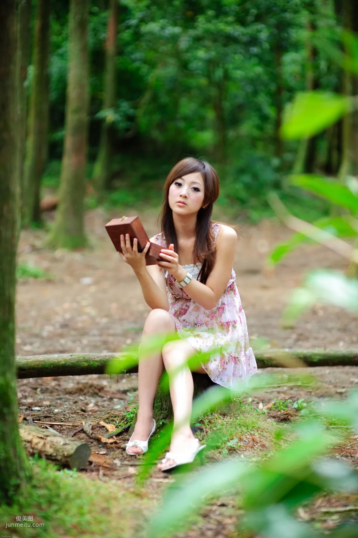 Guo Zi MM/Mikako White Waltz + Black Obsession Outdoor Photo Set photo 11