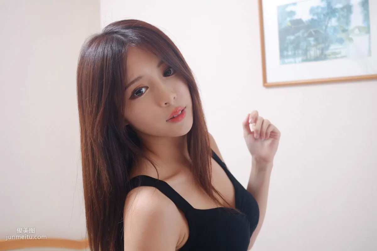 Internet Celebrity and Young Model Zhang Qijun JULIE Sweet Straps Goddess Photo Set photo 5