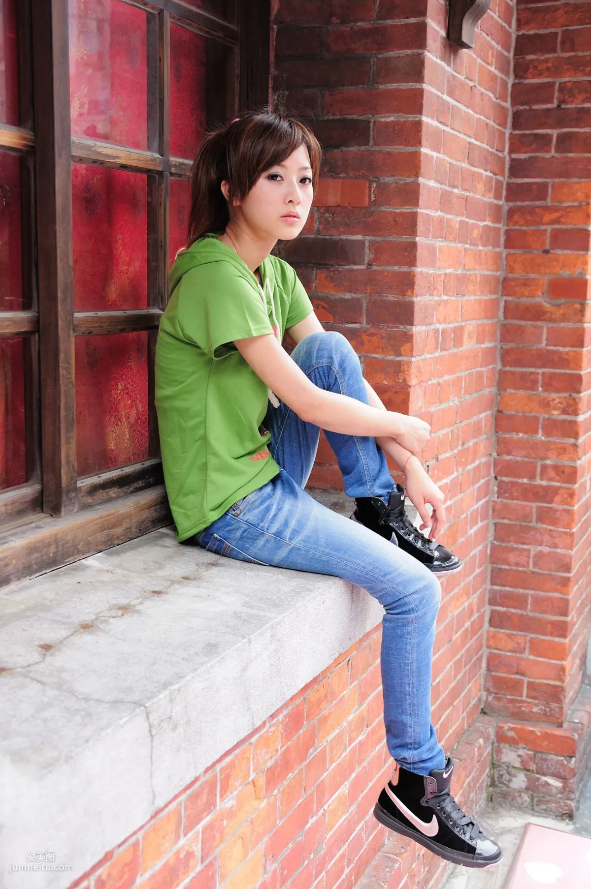 張允霏/張凱潔《西門町外拍》寫真集 9