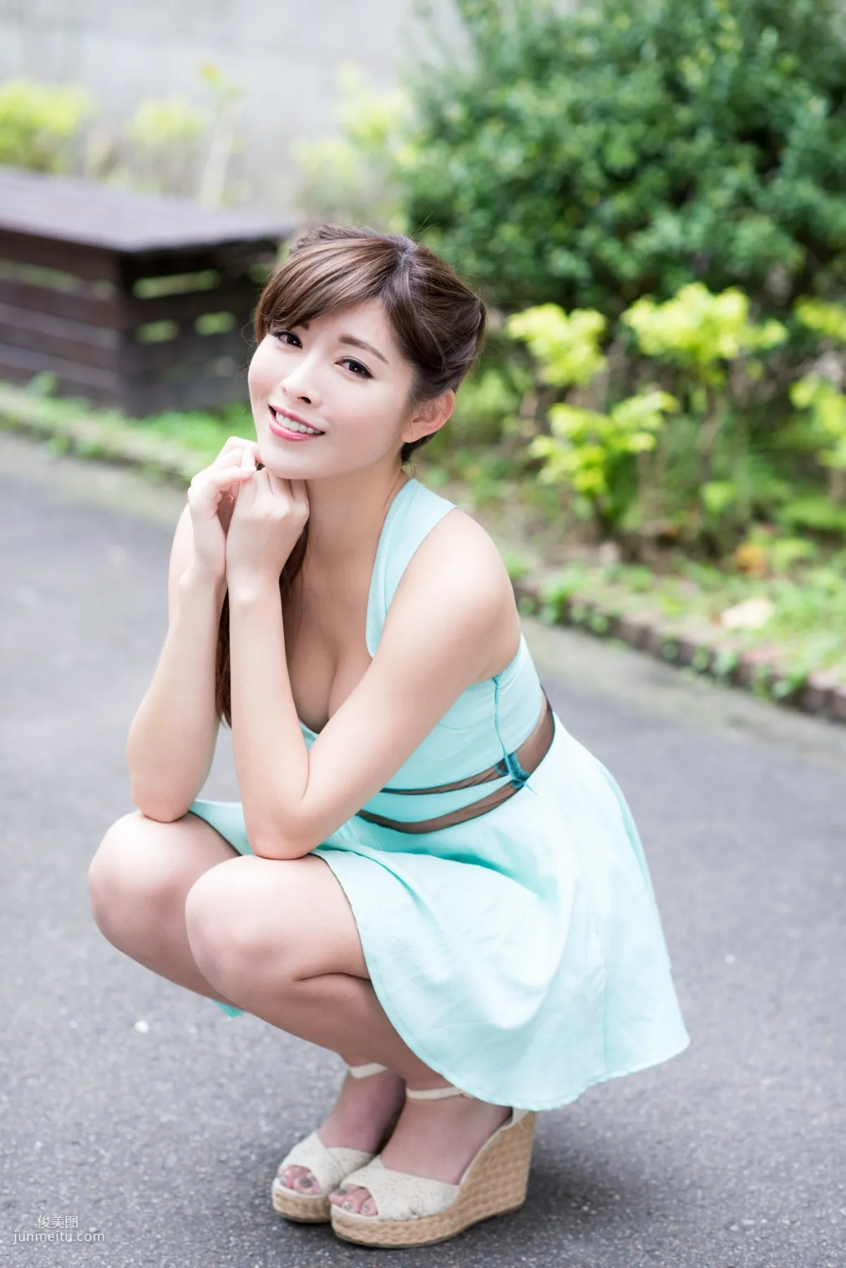 Ice Beauty Candy Liao, Early Summer Park Outdoor Shoot Photo Set photo 40