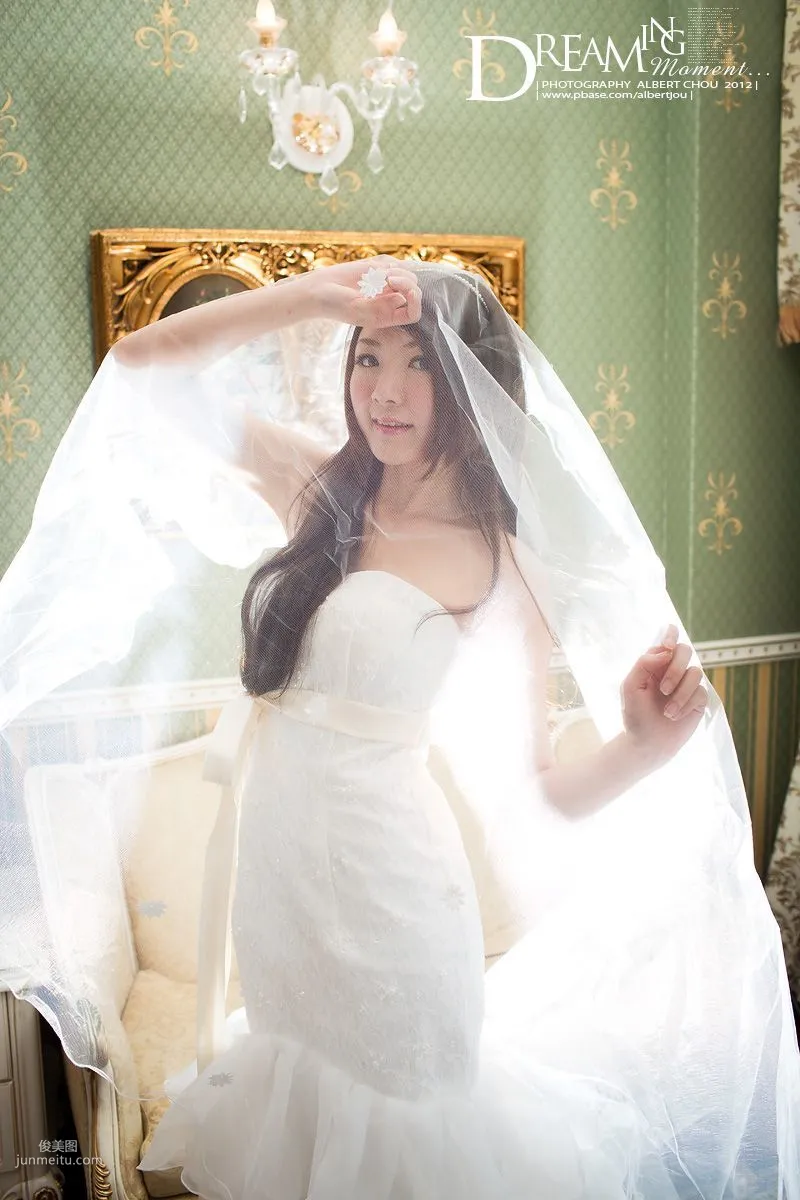Taiwan Internet Celebrity Winnie Xiaoxue Qingjing Autumn Dream Moment Wedding Dress Chapter Photo Set photo 11